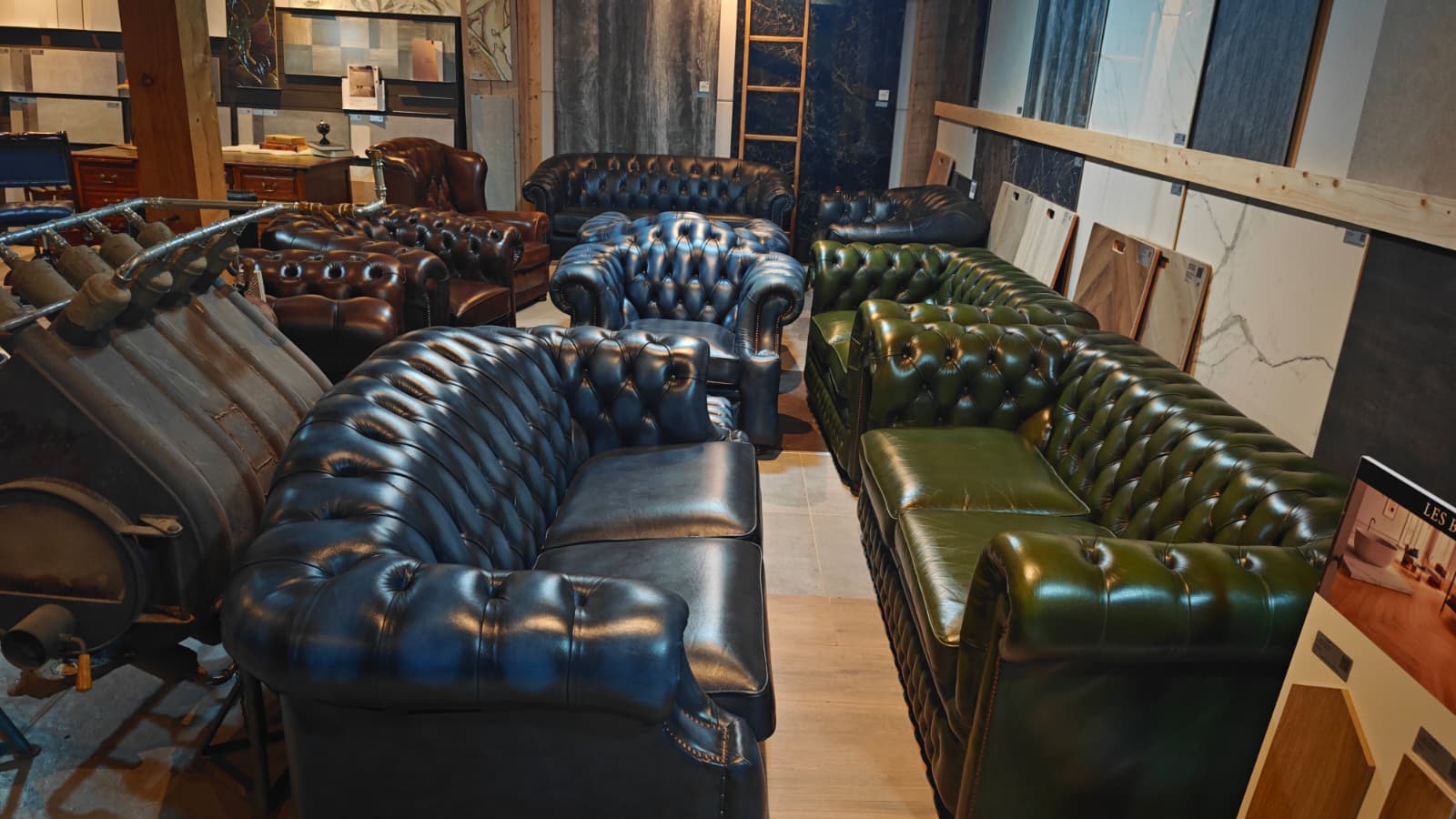 Navy en groene Chesterfield banken en fauteuils