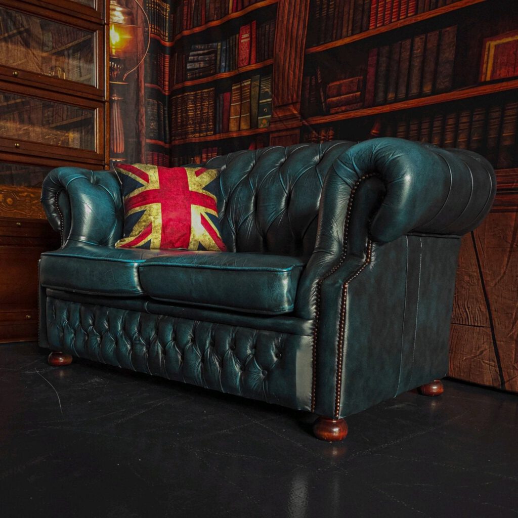 2-zits Chesterfield Bank • Antique Blue
