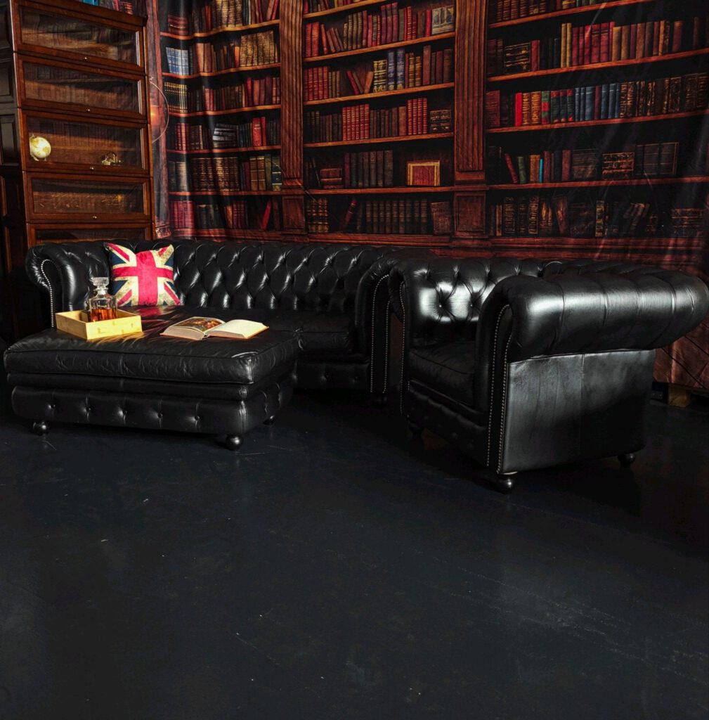 Complete Zwarte Chesterfield Set | 3-Zits, Fauteuil & Poef