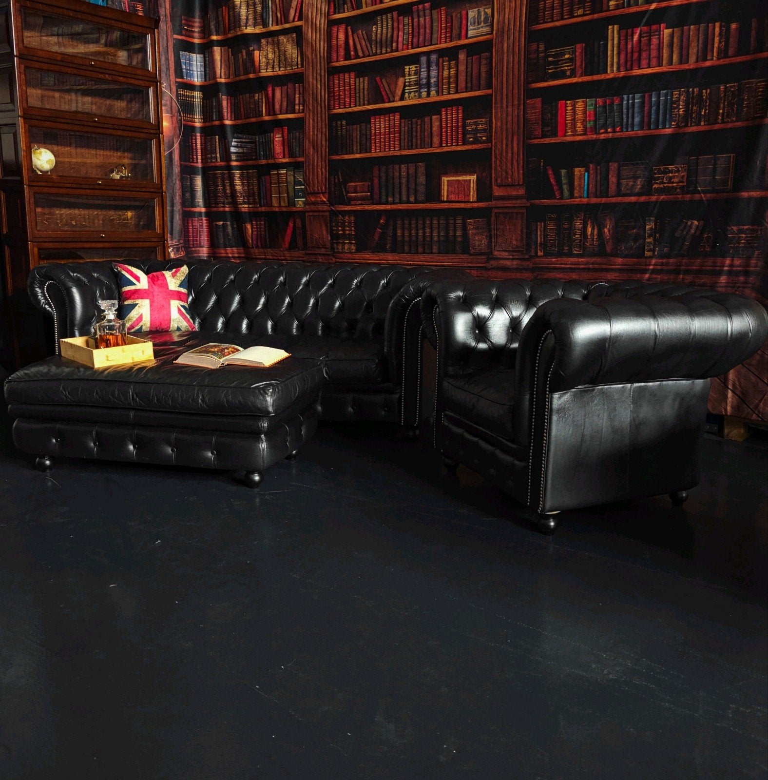 Complete Zwarte Chesterfield Set | 3-Zits, Fauteuil & Poef