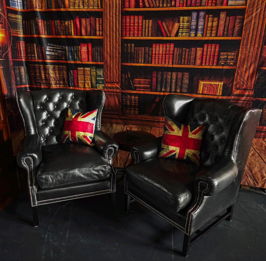 Set Luxe Zwarte Chesterfield King Oorfauteuils